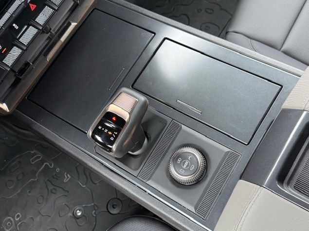 New 2026 GMC Hummer EV SUV w/ LPO, Dark Essentials Package image 25