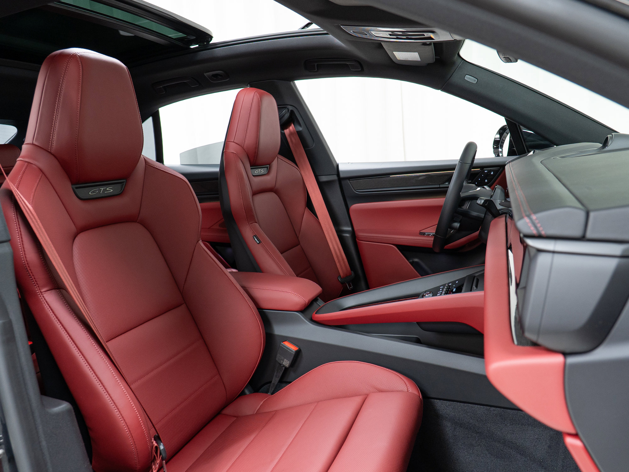 New 2026 Porsche Macan GTS Electric image 27