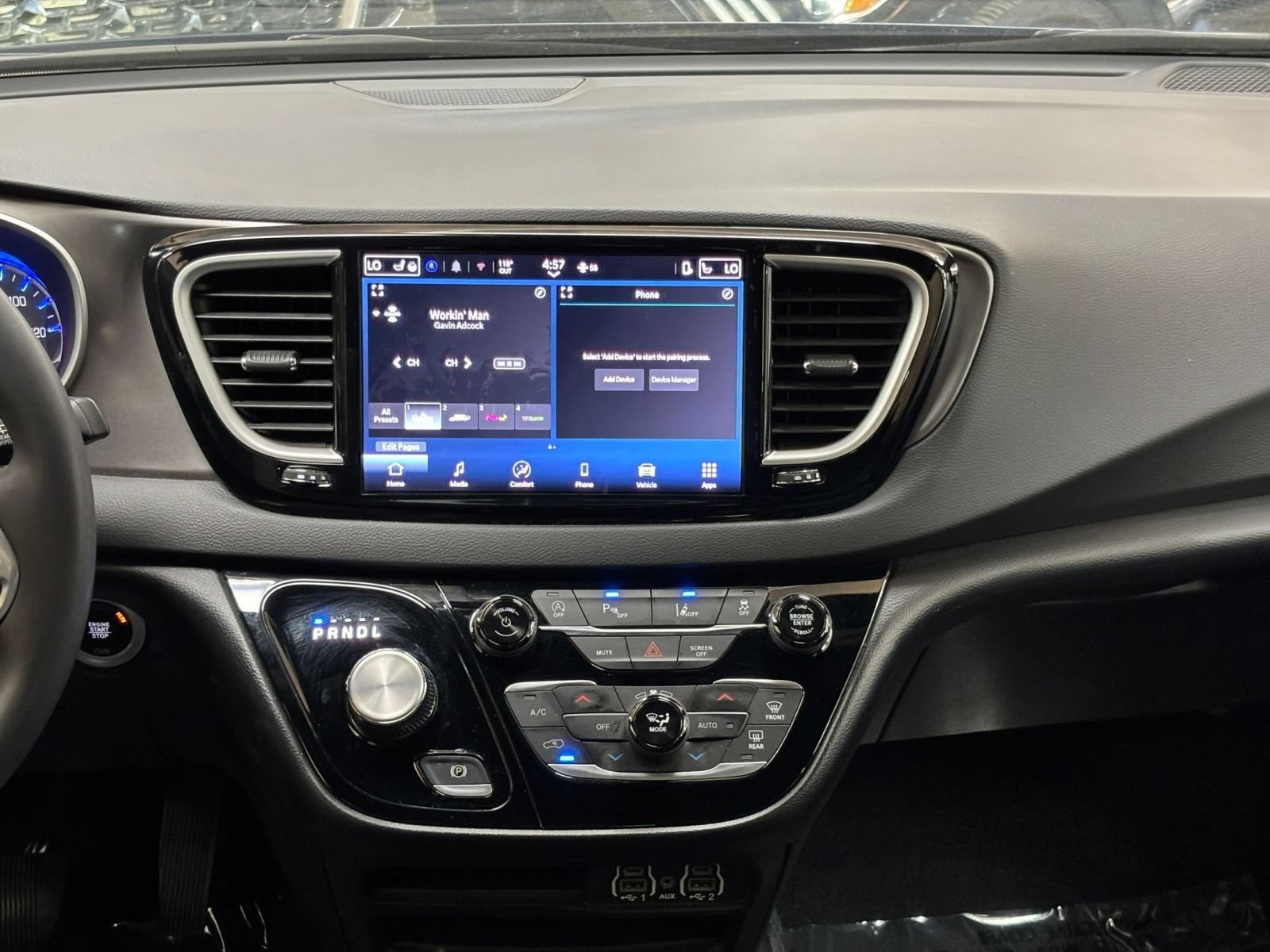 Used 2025 Chrysler Pacifica Select FWD image 16