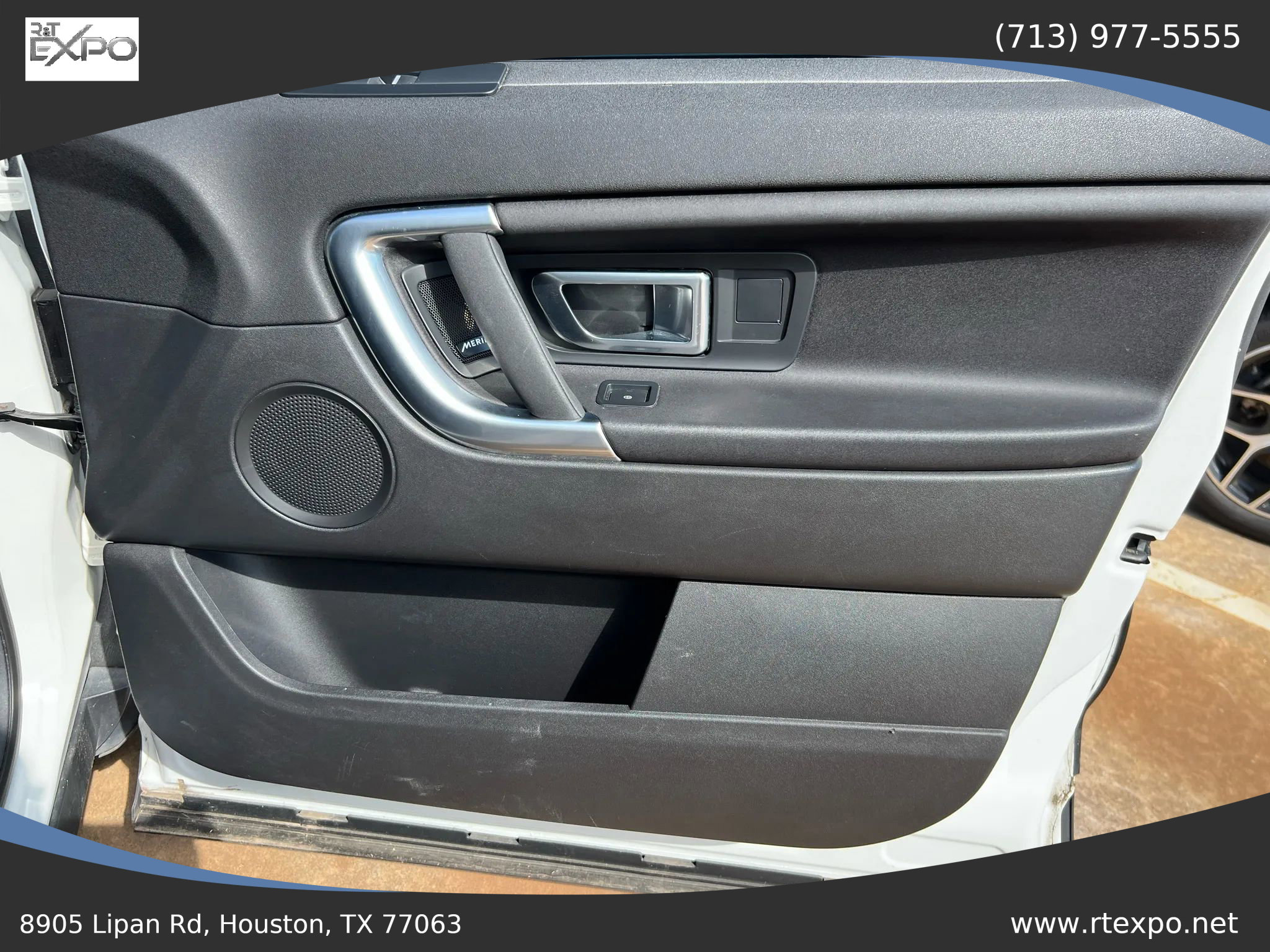 Used 2018 Land Rover Discovery Sport SE image 34