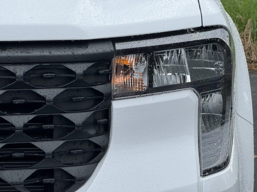 New 2025 Ford Maverick XL image 5
