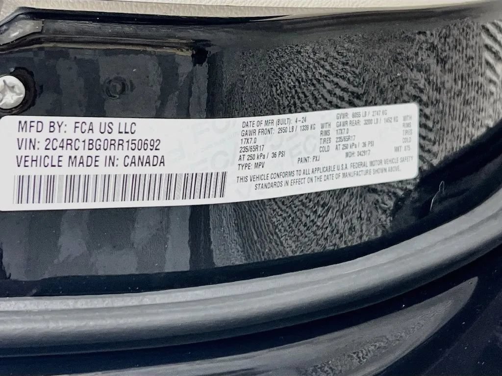 Used 2024 Chrysler Pacifica Touring-L FWD image 33