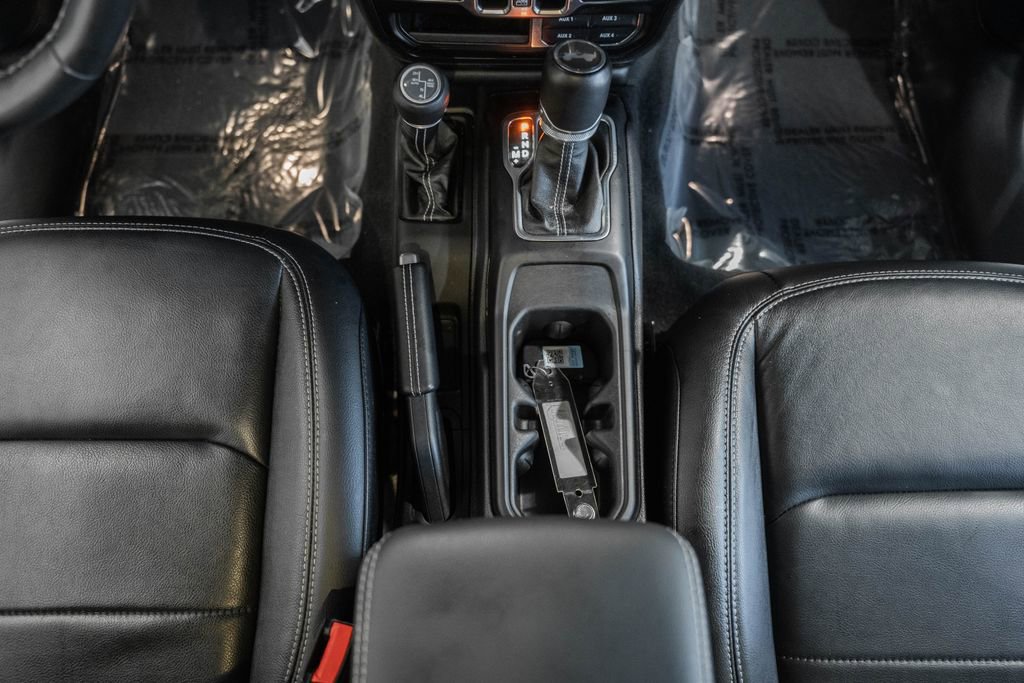 Used 2023 Jeep Wrangler Unlimited Sahara w/ Cold Weather Group AWD/4WD image 28