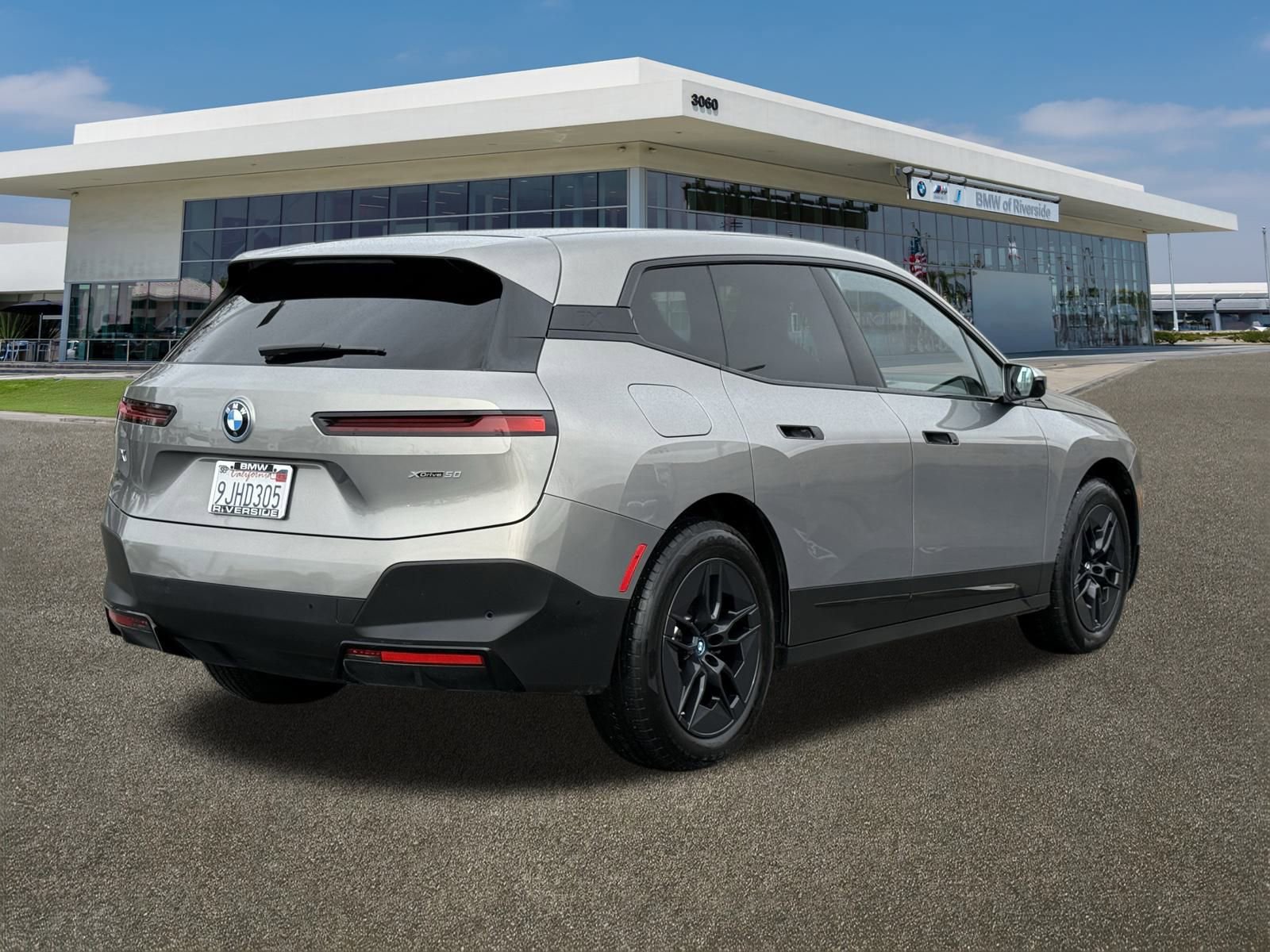 Used 2024 BMW iX xDrive50 w/ Radiant Heating Package image 10