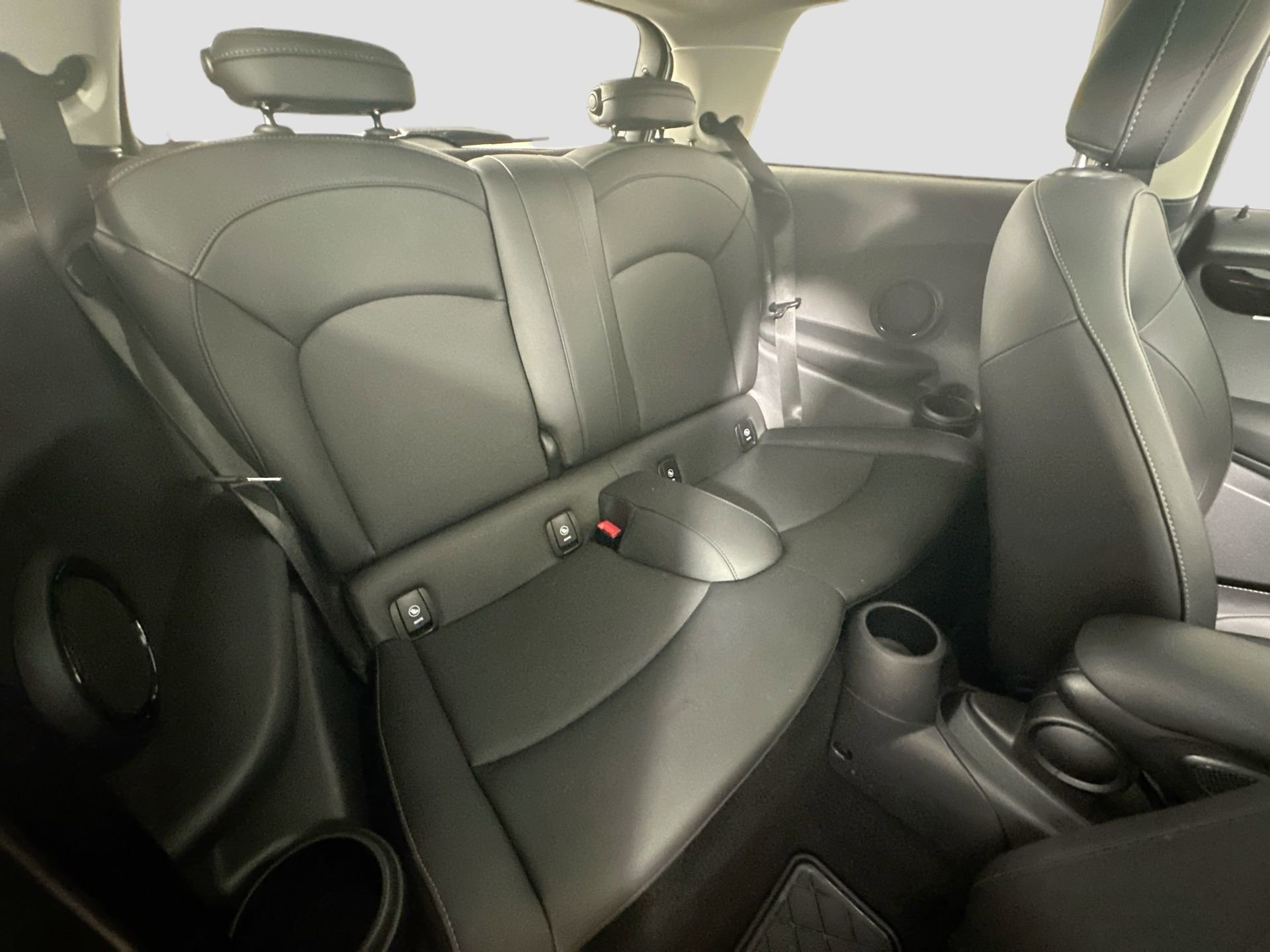 Used 2023 MINI Cooper 2-Door Hardtop image 31