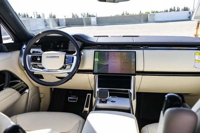 New 2025 Land Rover Range Rover SE image 19