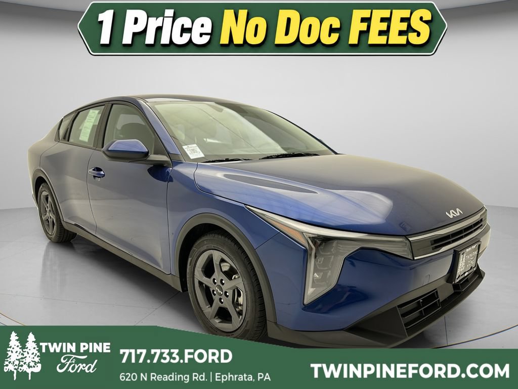 Used 2025 Kia K4 LXS FWD image 1