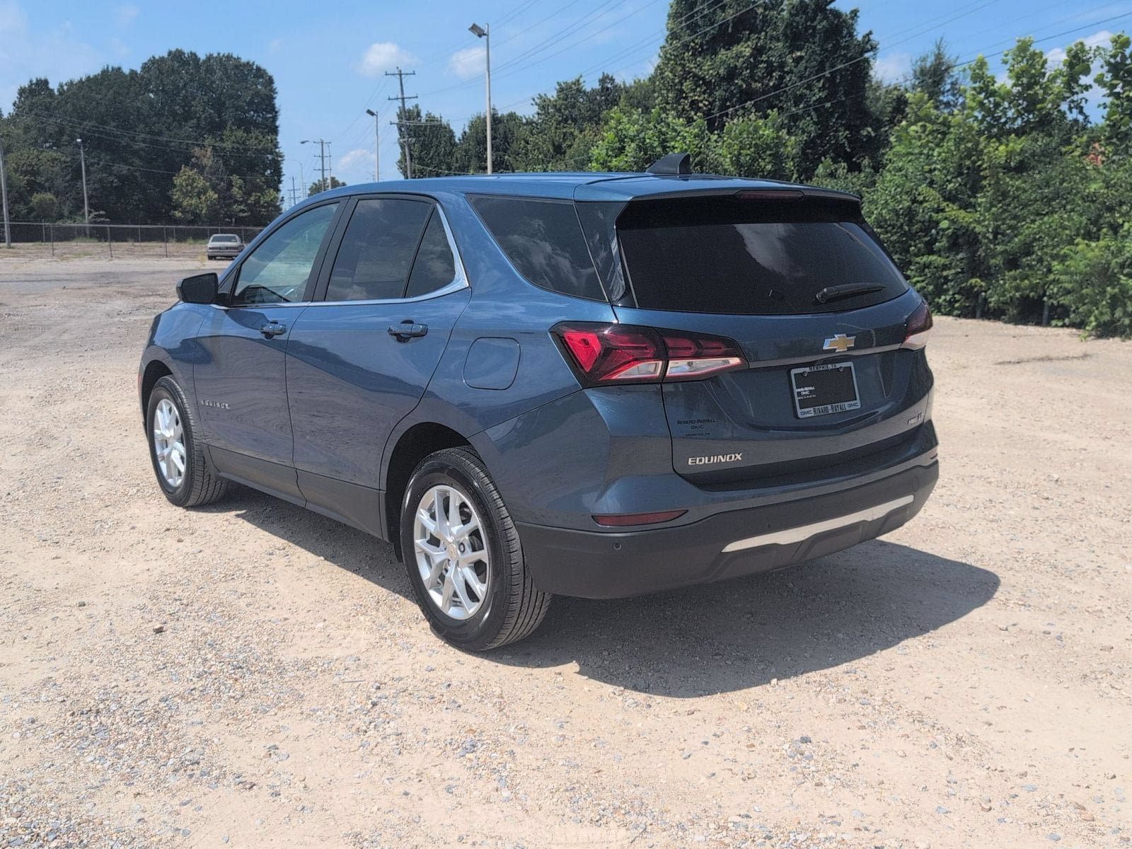 Used 2024 Chevrolet Equinox LT AWD/4WD image 3