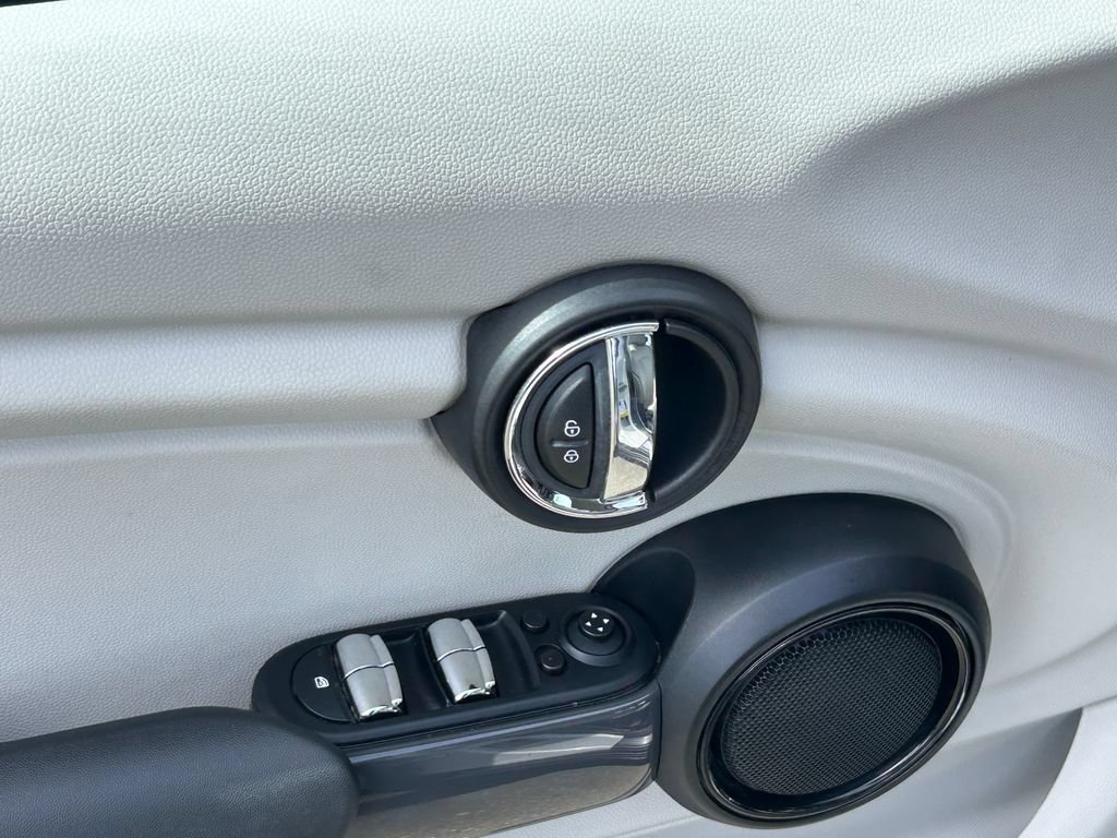 Used 2015 MINI Cooper 4-Door Hardtop FWD image 12