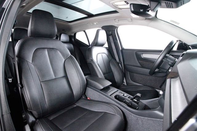 Certified 2025 Volvo XC40 B5 Core image 21