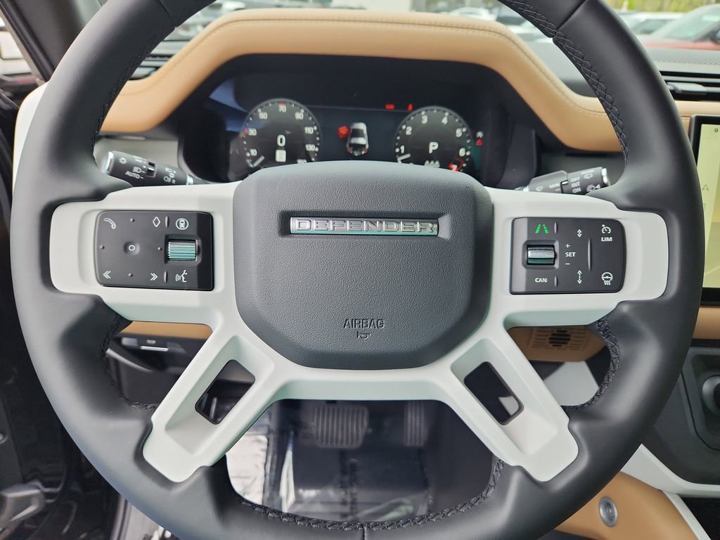 Certified 2025 Land Rover Defender 90 X-Dynamic SE image 16
