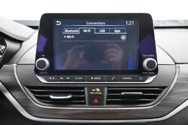 Used 2025 Nissan Altima 2.5 SV FWD image 17