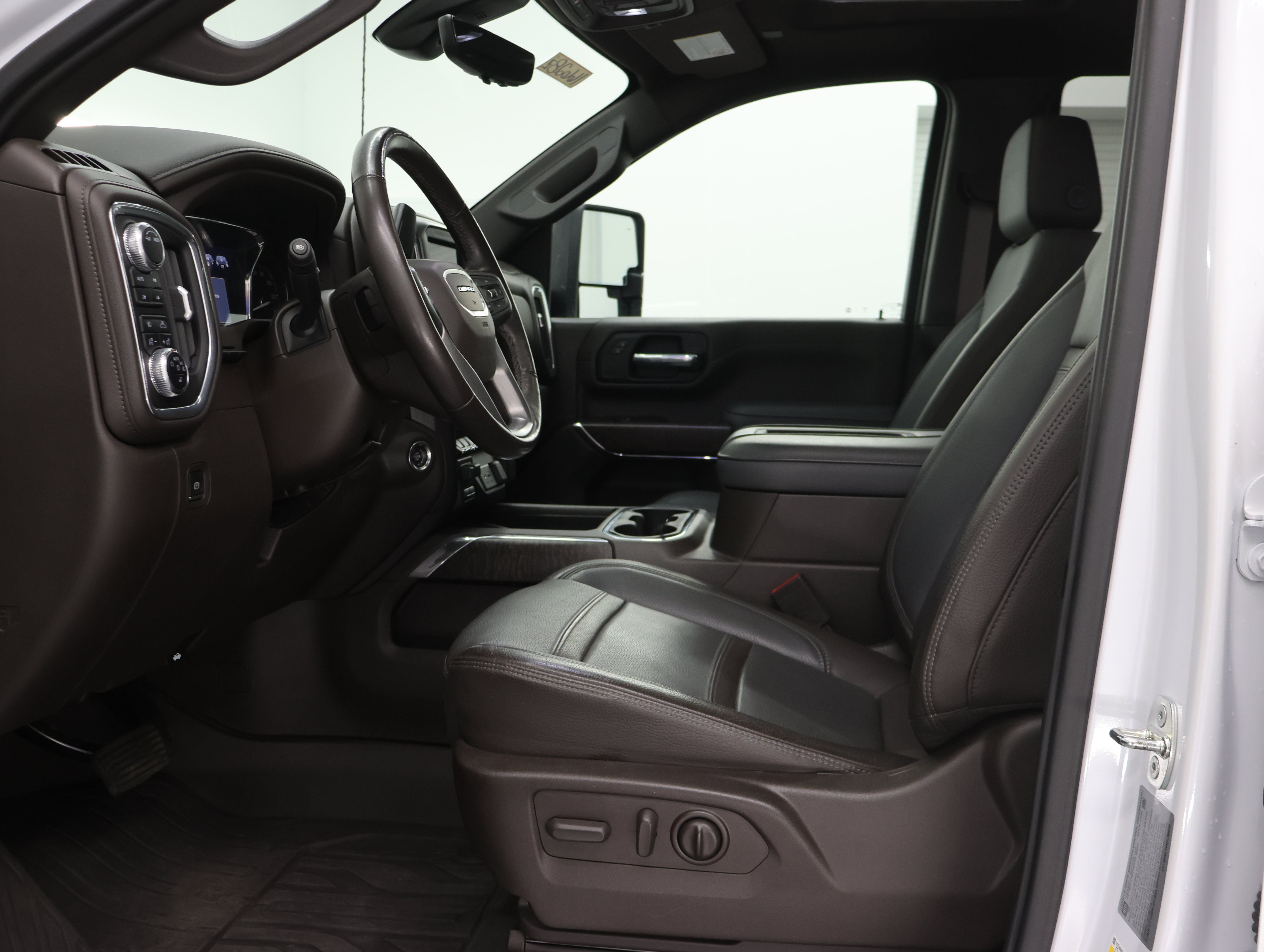 Used 2022 GMC Sierra 3500 Denali w/ Denali Ultimate Package AWD/4WD image 8
