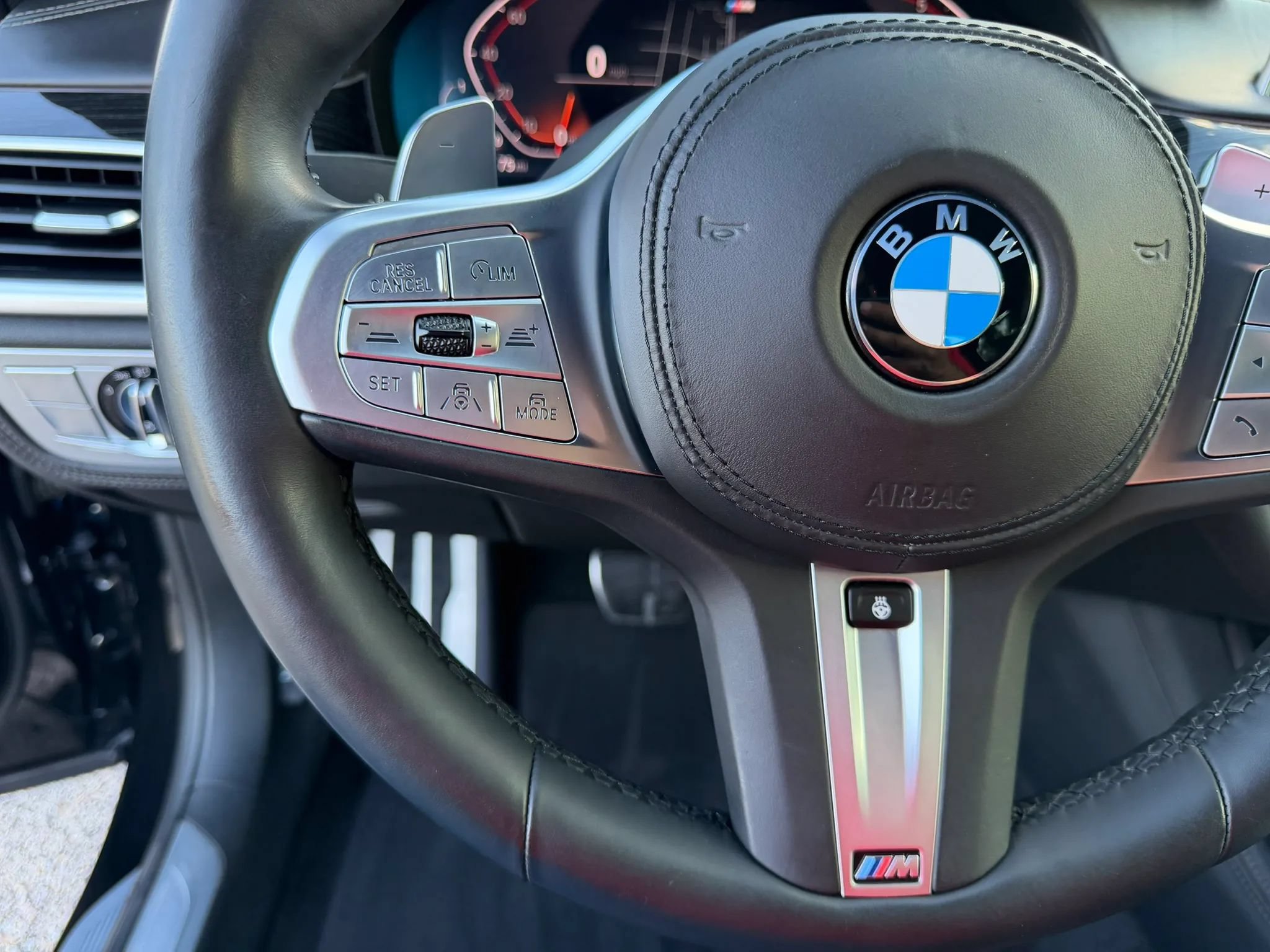 Used 2020 BMW 750i xDrive w/ Autobahn Package AWD/4WD image 34