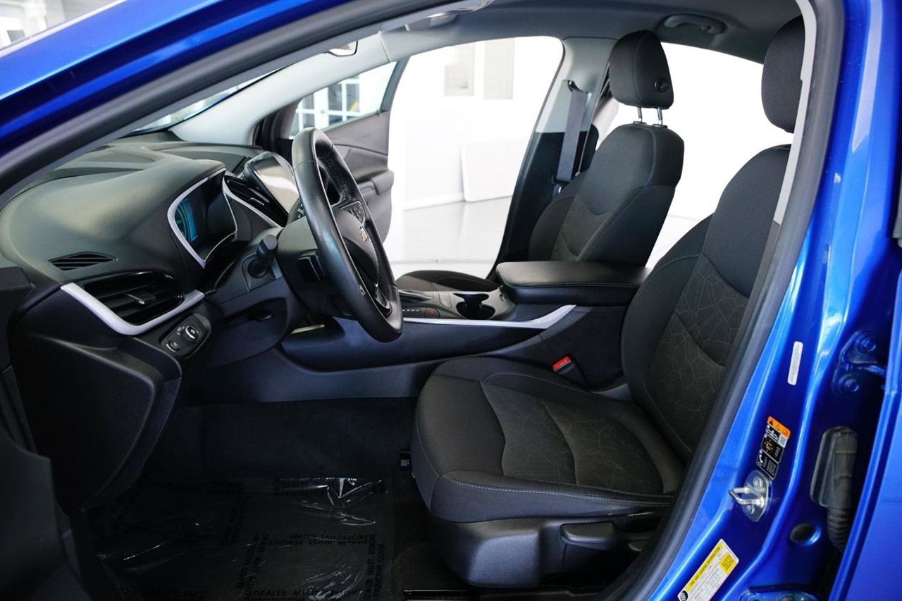 Used 2017 Chevrolet Volt LT w/ Comfort Package image 8
