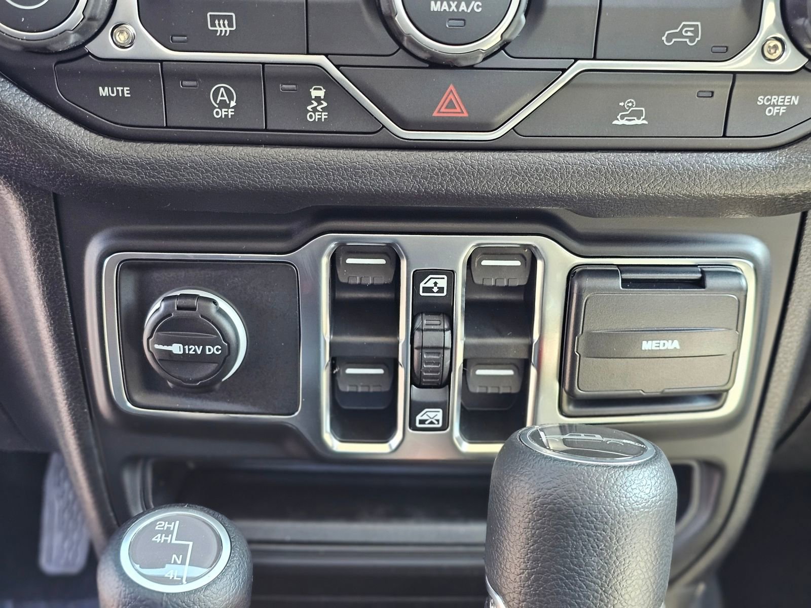 New 2026 Jeep Gladiator Sport AWD/4WD image 14