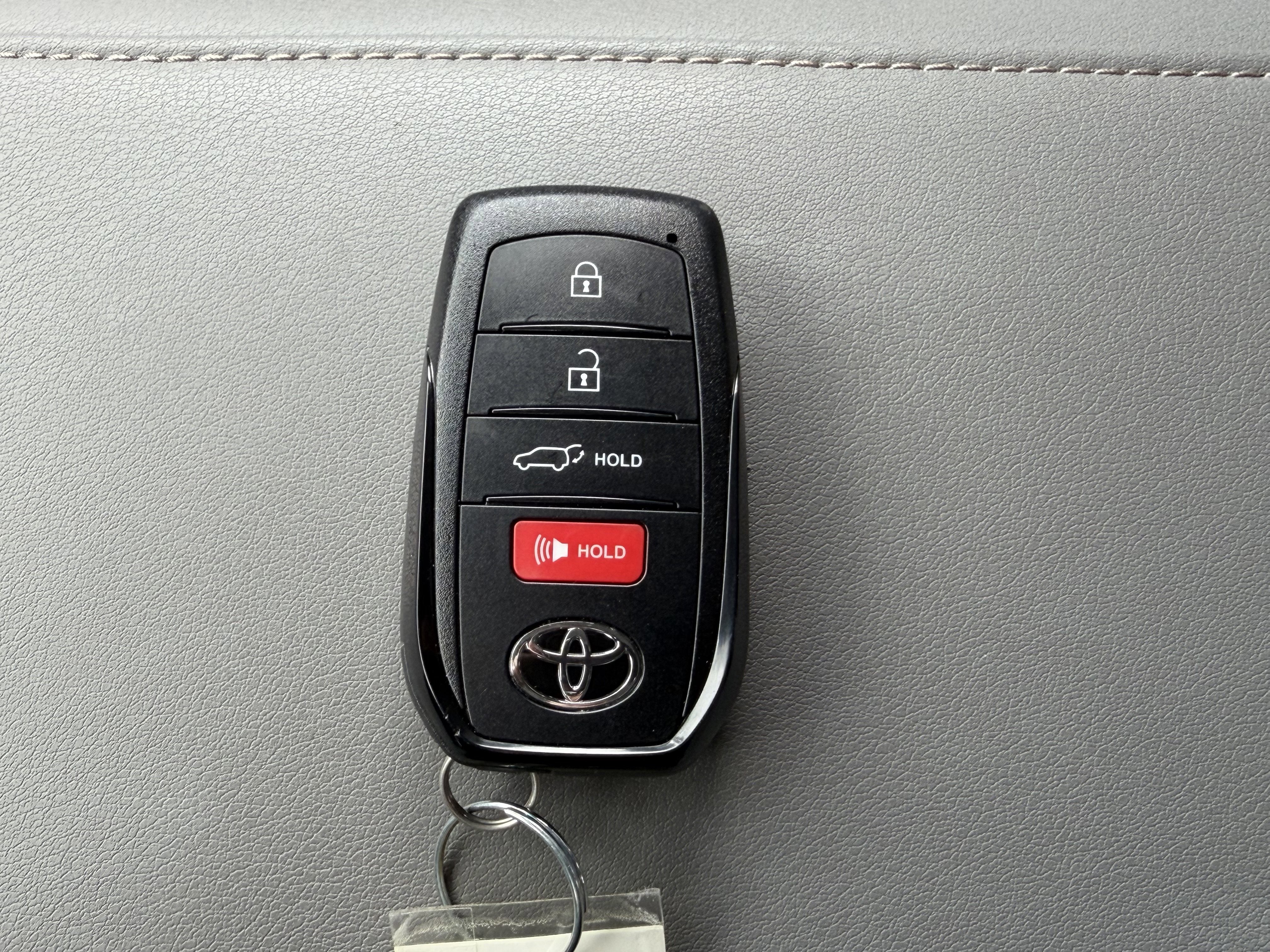 Certified 2024 Toyota Venza XLE image 30