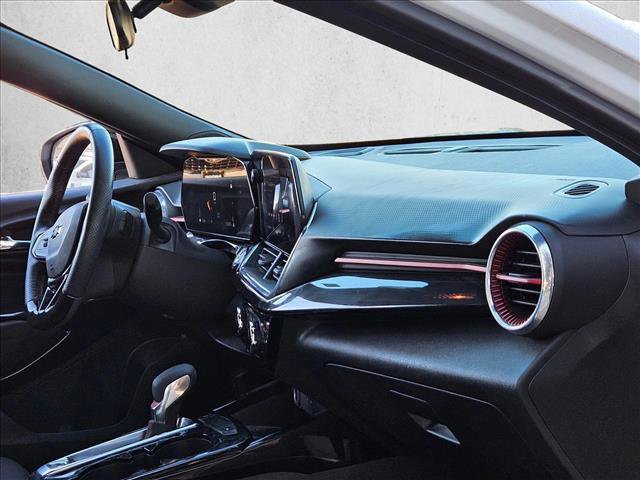 Used 2024 Chevrolet Trax RS w/ Sunroof Package image 23