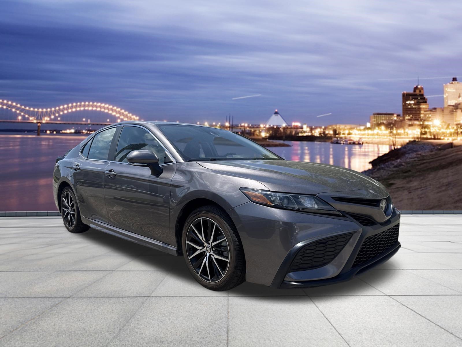 Used 2023 Toyota Camry SE FWD image 4