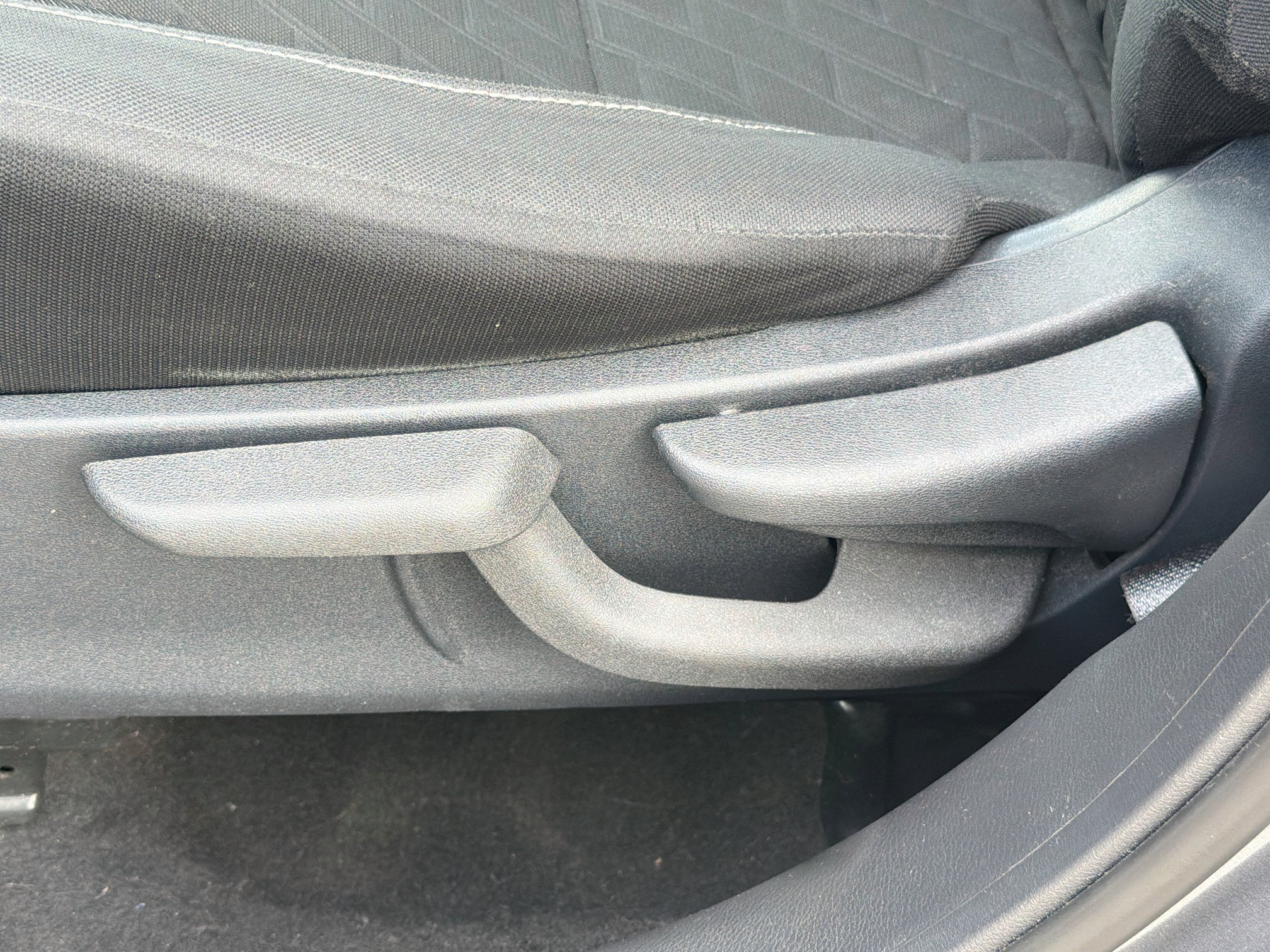 Used 2021 Nissan Kicks S FWD image 22