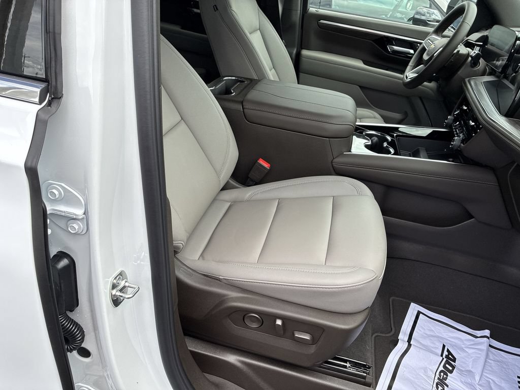 New 2026 Chevrolet Suburban LT w/ LPO, Chrome Package AWD/4WD image 21