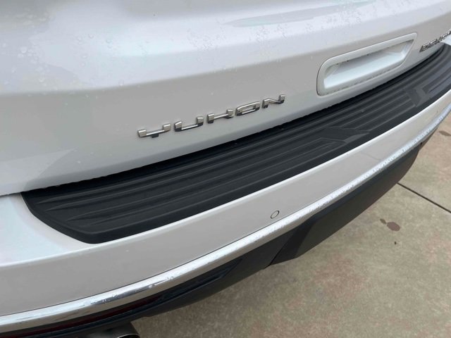 Used 2021 GMC Yukon Denali w/ Denali Premium Package image 12