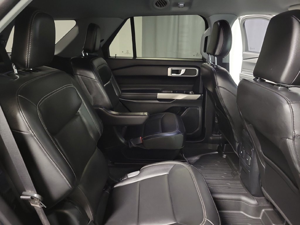 Used 2022 Ford Explorer XLT w/ Equipment Group 202A AWD/4WD image 32