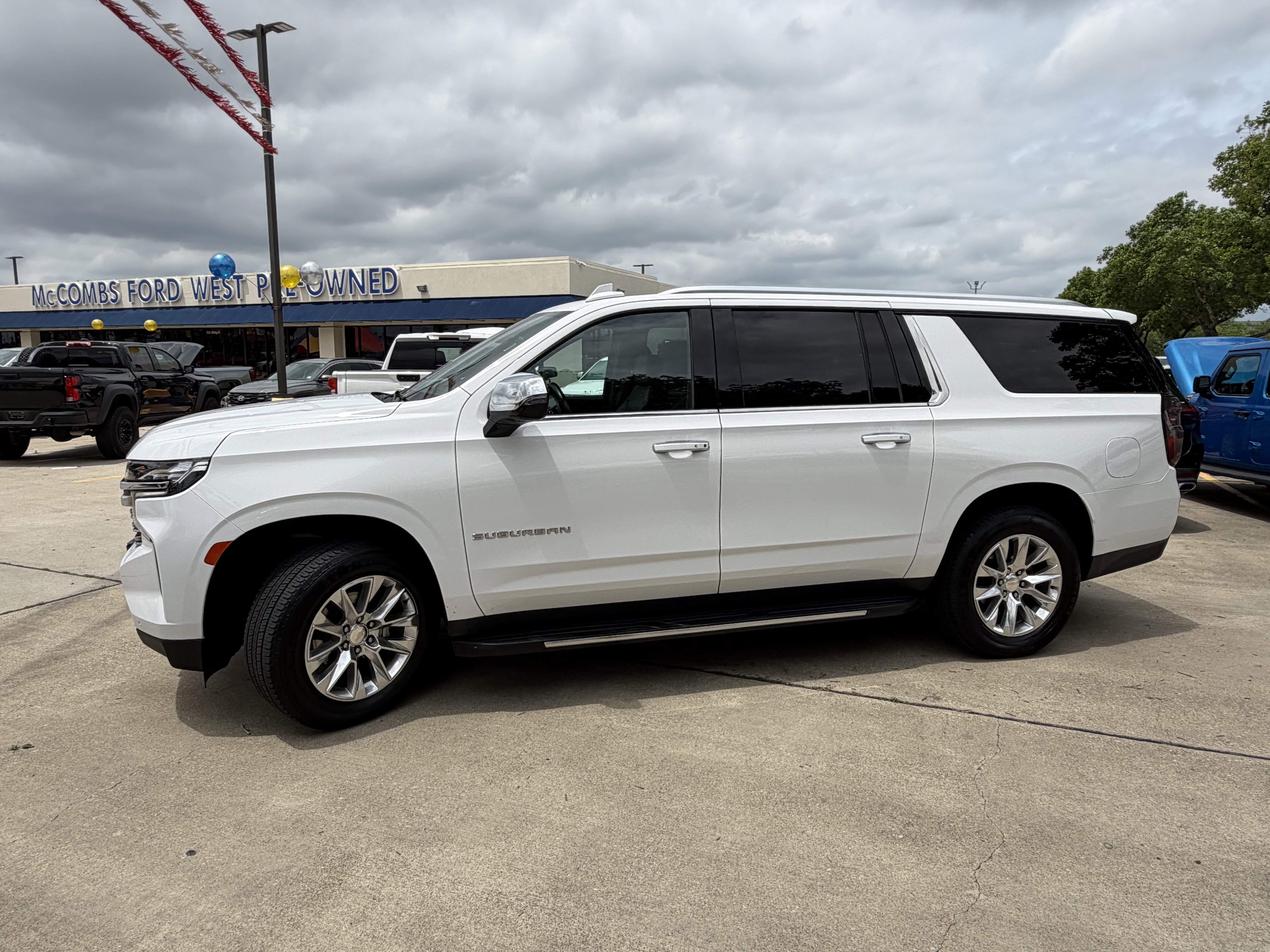 Used 2023 Chevrolet Suburban Premier RWD image 12
