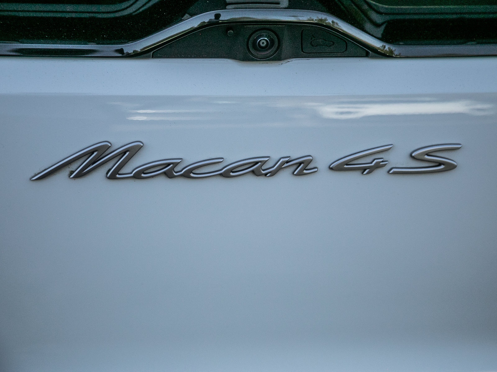 Certified 2025 Porsche Macan 4S Electric AWD/4WD image 27