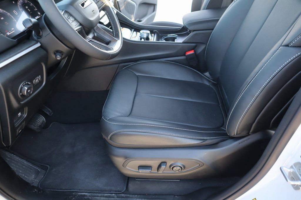 New 2026 Jeep Grand Cherokee Limited image 11