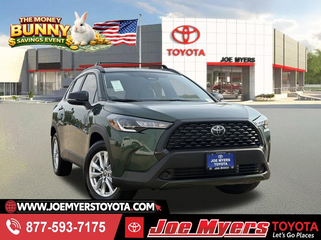 Used 2025 Toyota Corolla Cross LE w/ Moonroof Package FWD image 1