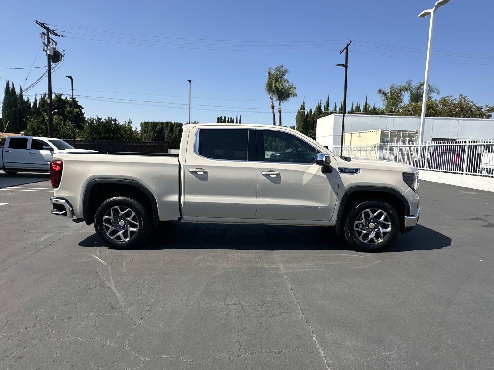 New 2026 GMC Sierra 1500 SLE w/ Preferred Package RWD image 4