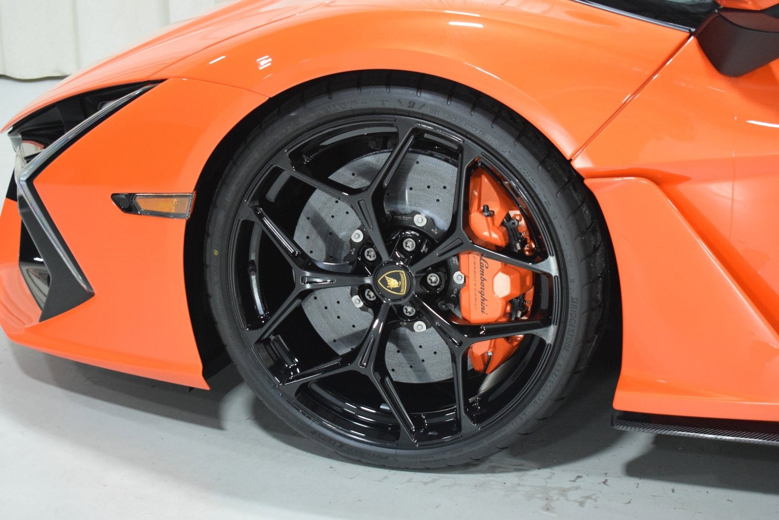 Used 2025 Lamborghini Revuelto image 6