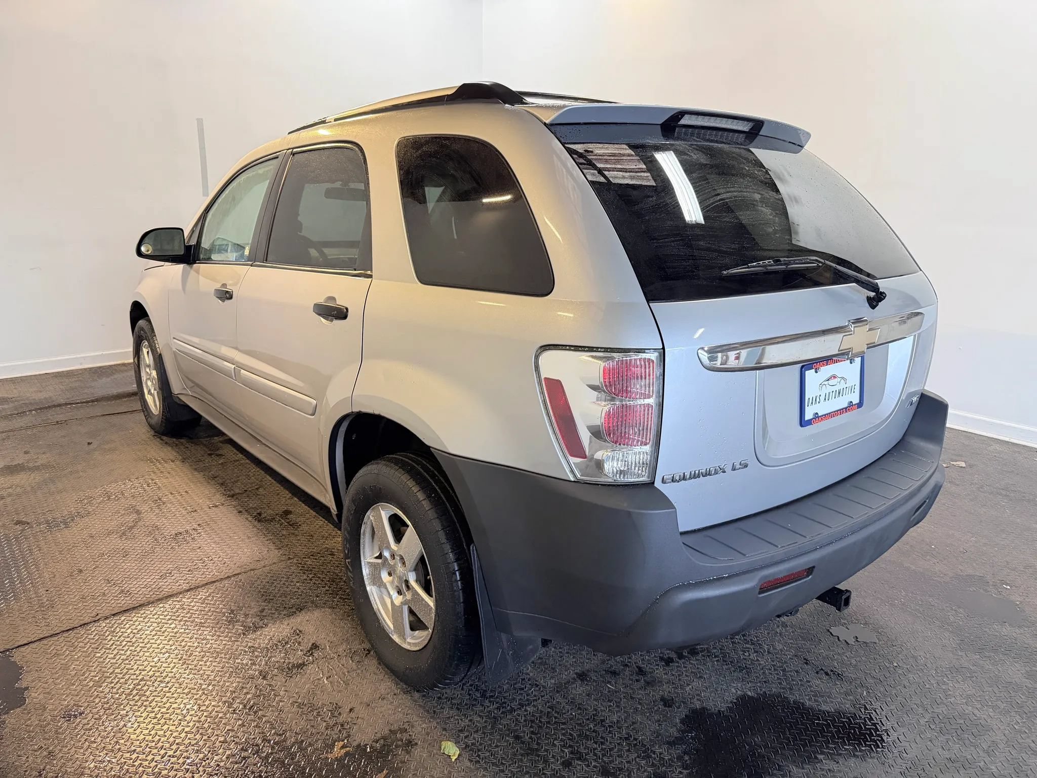 Used 2005 Chevrolet Equinox LS w/ Preferred Equipment Group AWD/4WD image 5