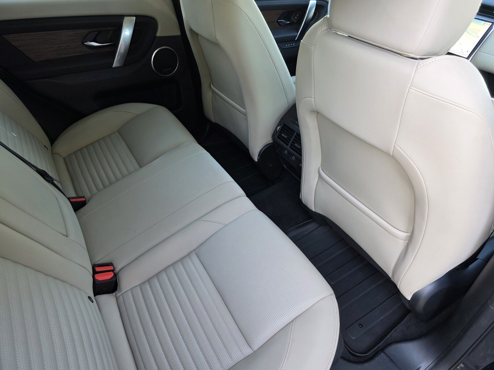 Certified 2024 Land Rover Discovery Sport S AWD/4WD image 26