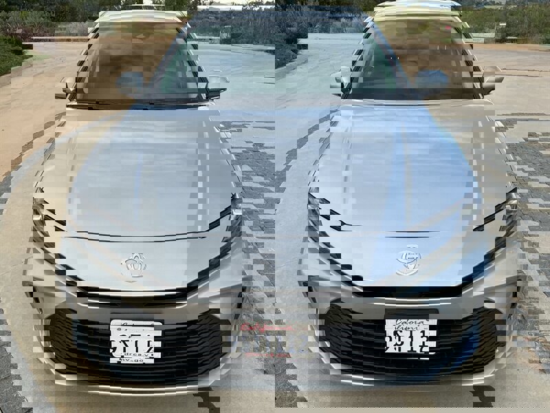 Used 2025 Toyota Camry LE image 3