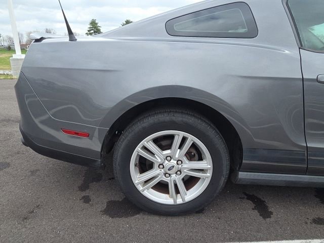 Used 2010 Ford Mustang Premium image 7