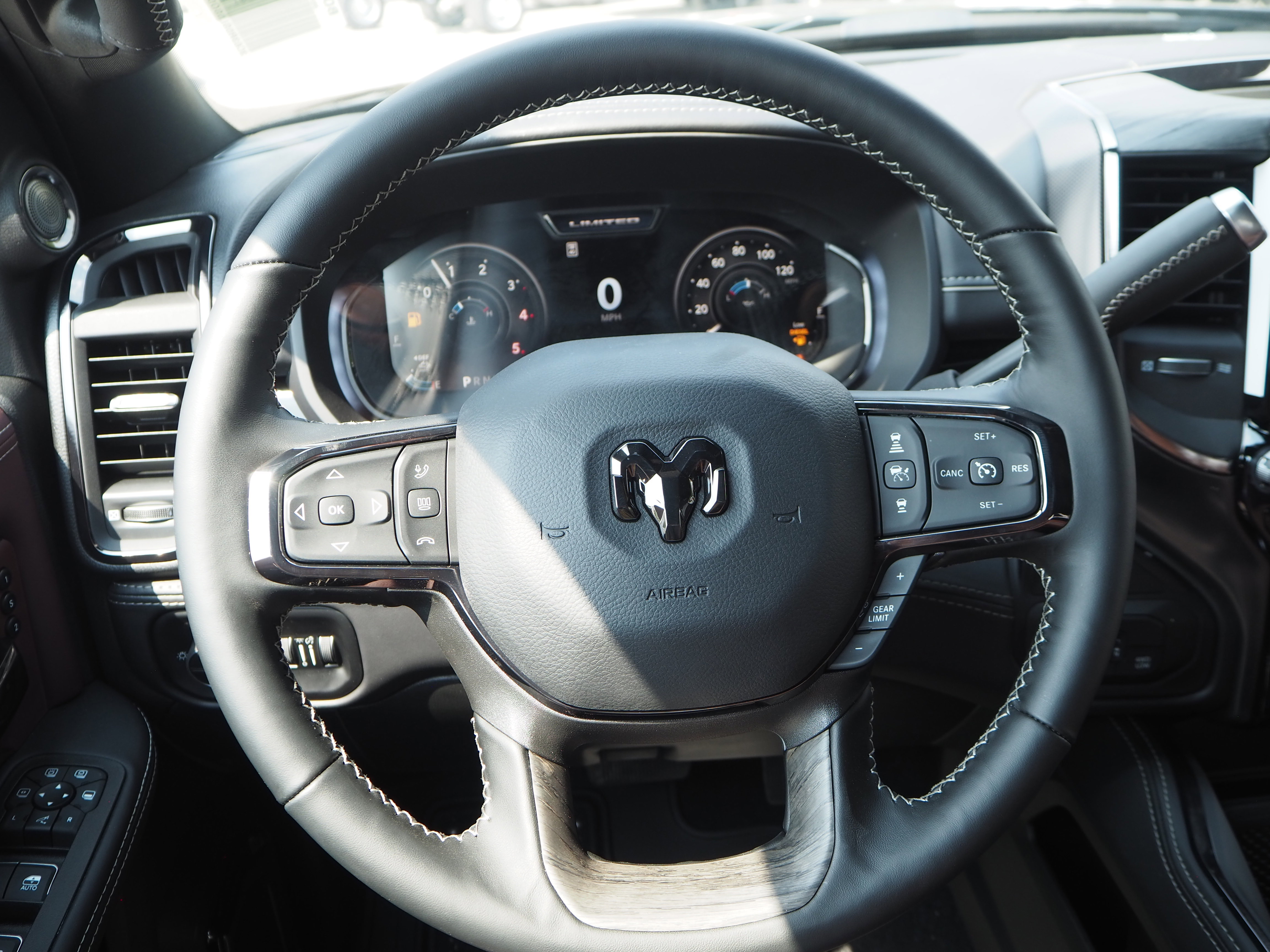 New 2025 RAM 2500 Limited AWD/4WD image 32
