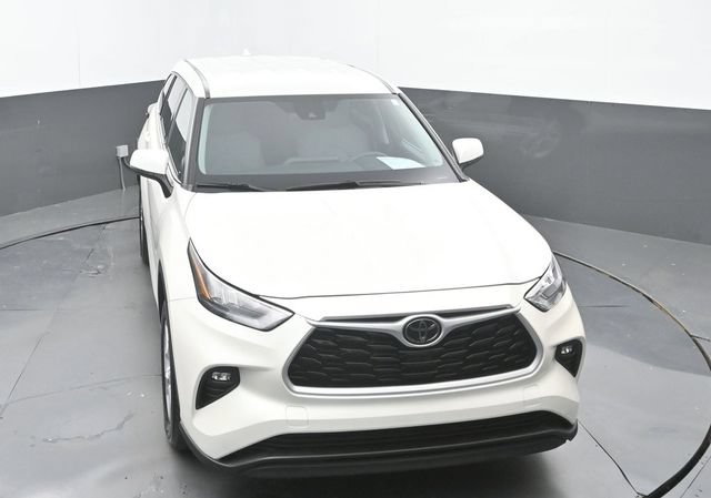 Used 2020 Toyota Highlander LE FWD image 30