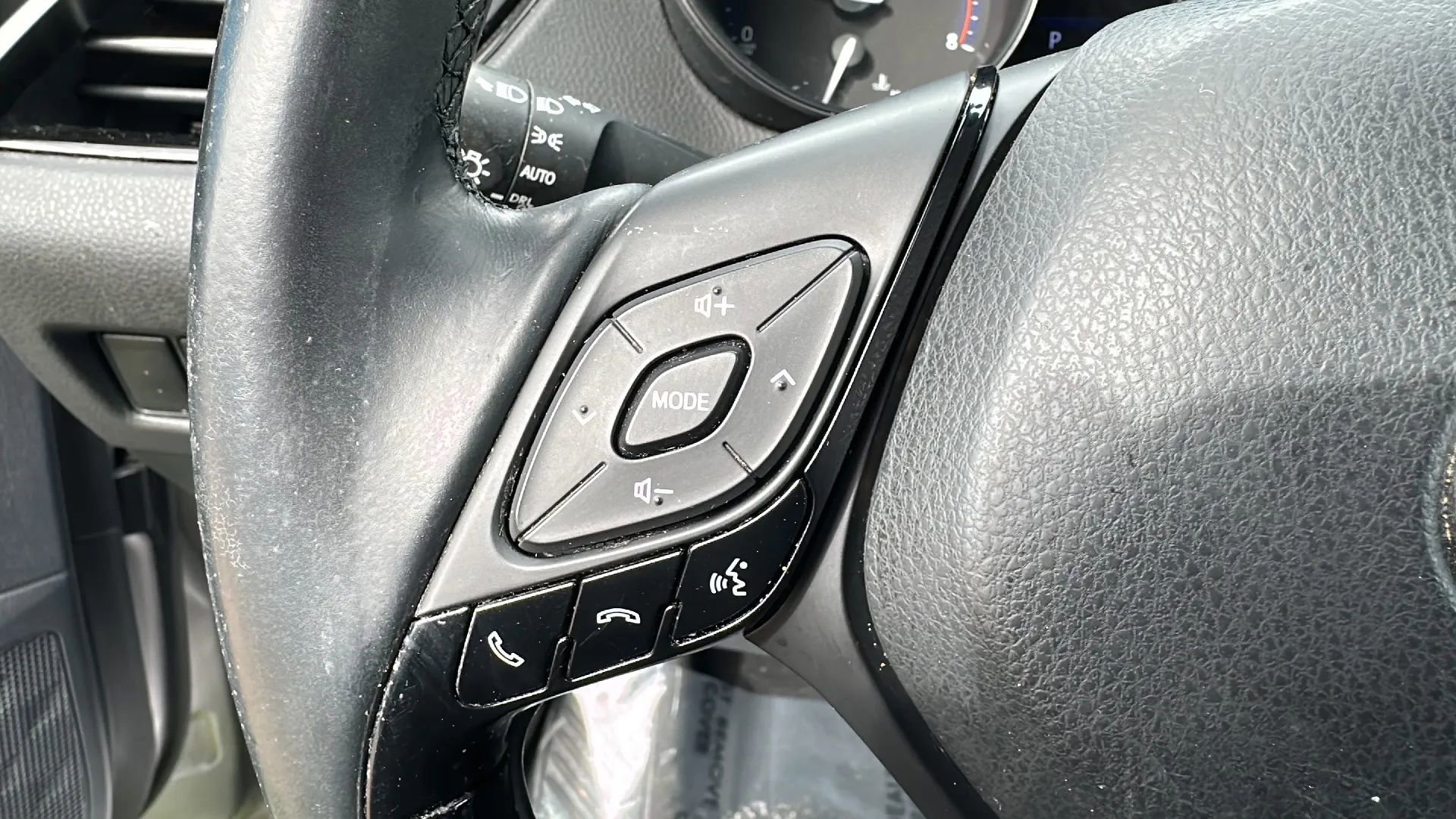 Used 2018 Toyota C-HR image 30