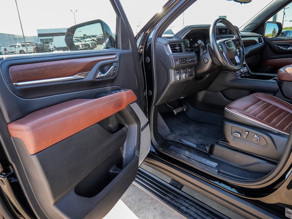 Used 2023 GMC Yukon Denali Ultimate AWD/4WD image 37