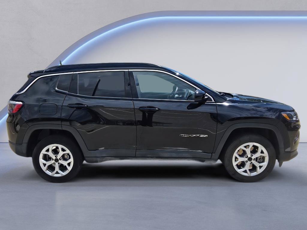 Used 2025 Jeep Compass Latitude w/ Sun & Sound Group AWD/4WD image 7