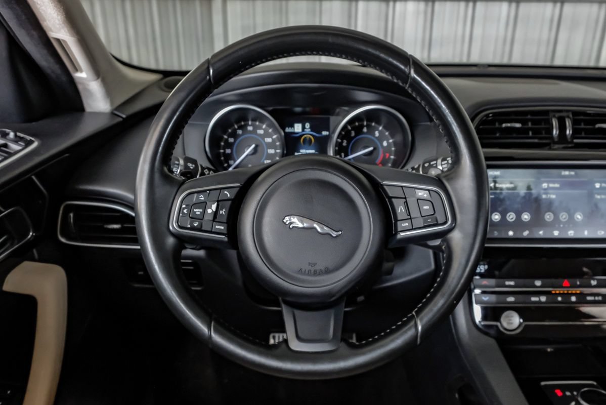 Used 2019 Jaguar F-PACE Premium AWD/4WD image 15