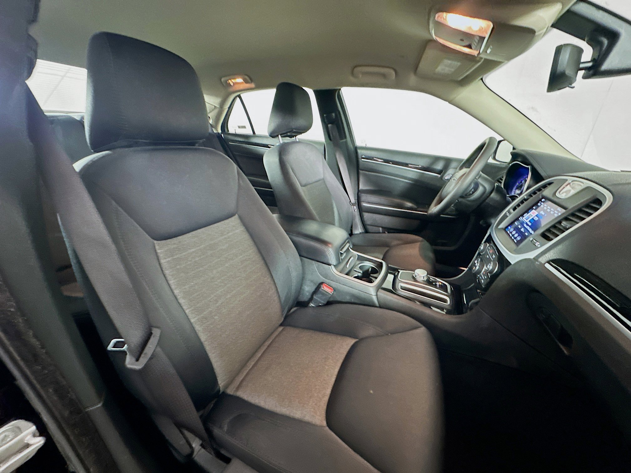 Used 2023 Chrysler 300 Touring image 28