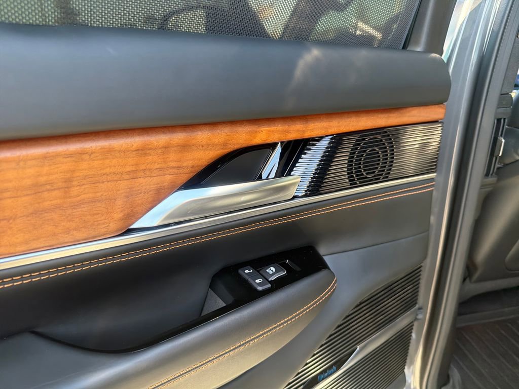 Used 2024 Jeep Grand Wagoneer Series III image 25