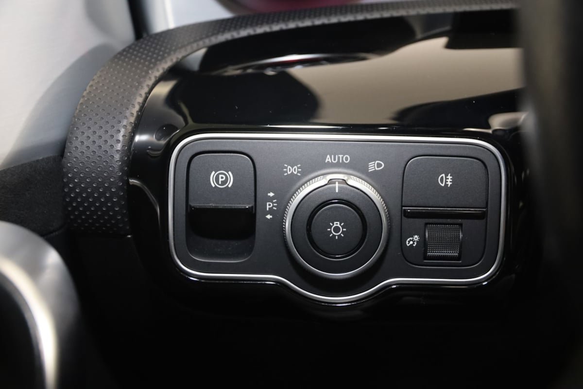 Used 2025 Mercedes-Benz CLA 250 4MATIC image 31