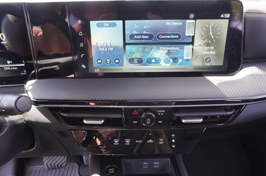 Certified 2025 Nissan Kicks SR FWD image 19