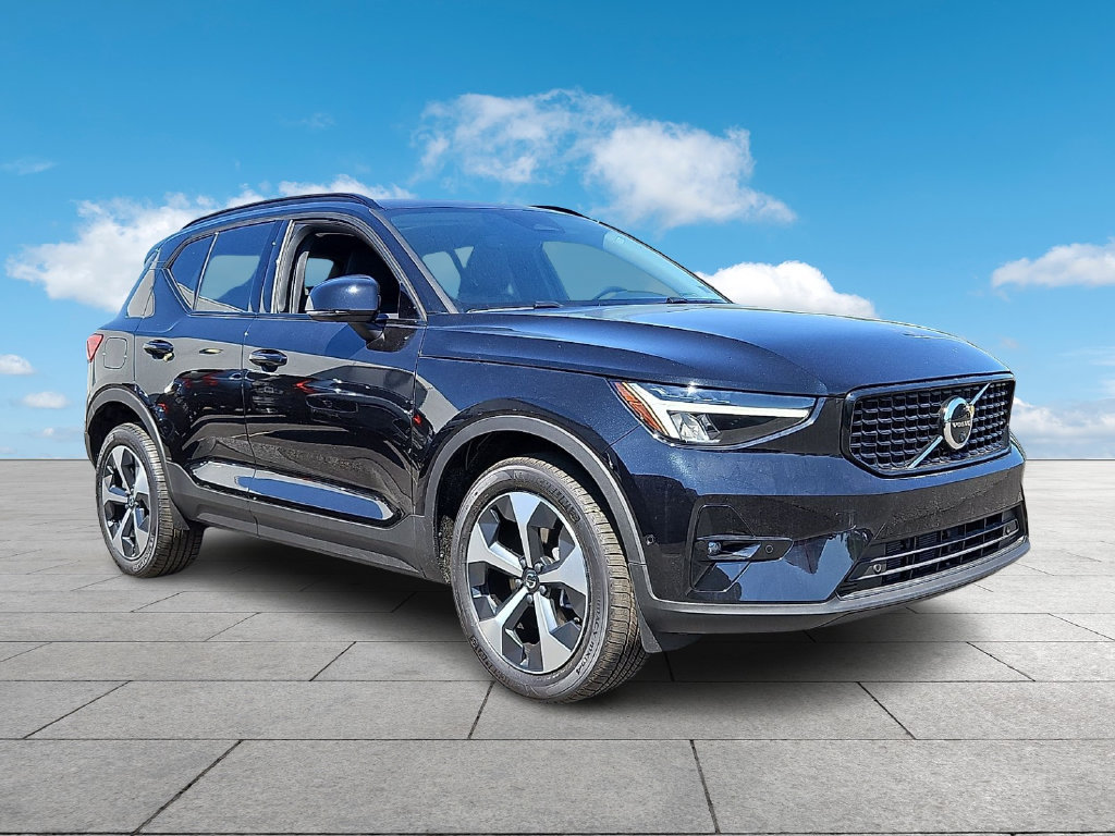 New 2026 Volvo XC40 B5 Plus w/ Climate Package