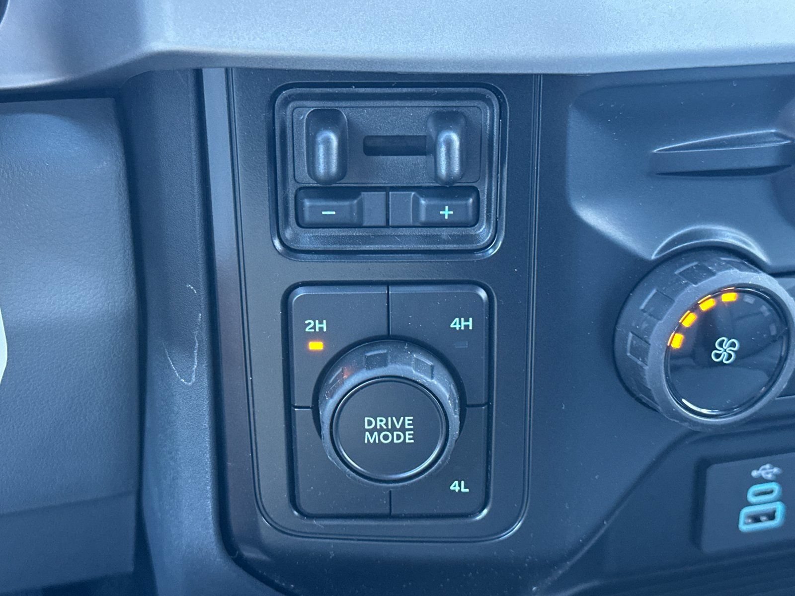 New 2026 Ford F550 4x4 Supercab Super Duty image 31