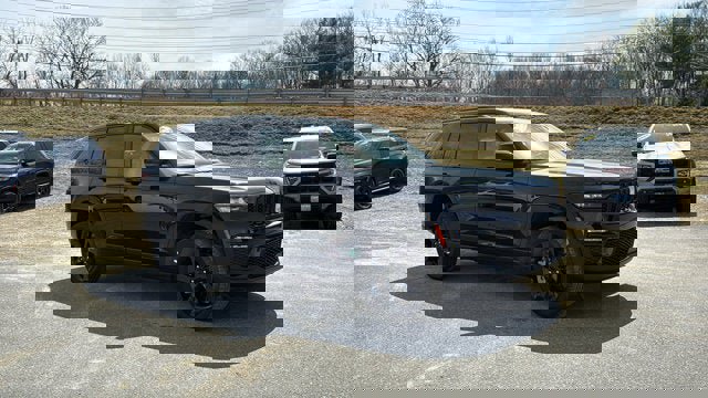 Certified 2024 Jeep Grand Cherokee Limited w/ Black Appearance Package AWD/4WD image 2